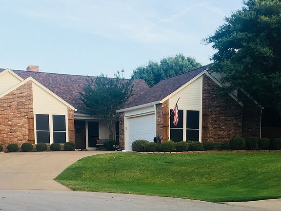 2nd image of 435 Longfellow Dr