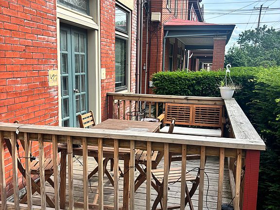 3rd image of 327 Stratford Ave #1F