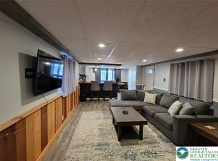 6337 Nisbet Ct, Slatington, PA 18080