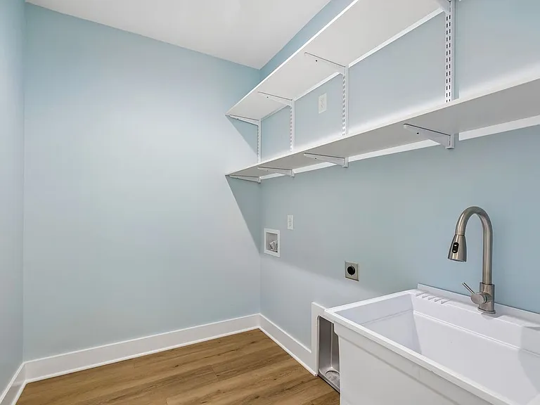 112 Rogers Ave — Photo 5