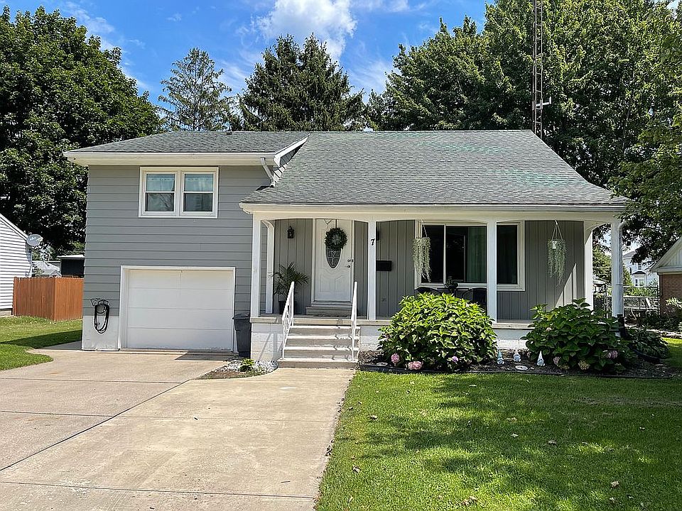 1st image of 7 Pelton Dr