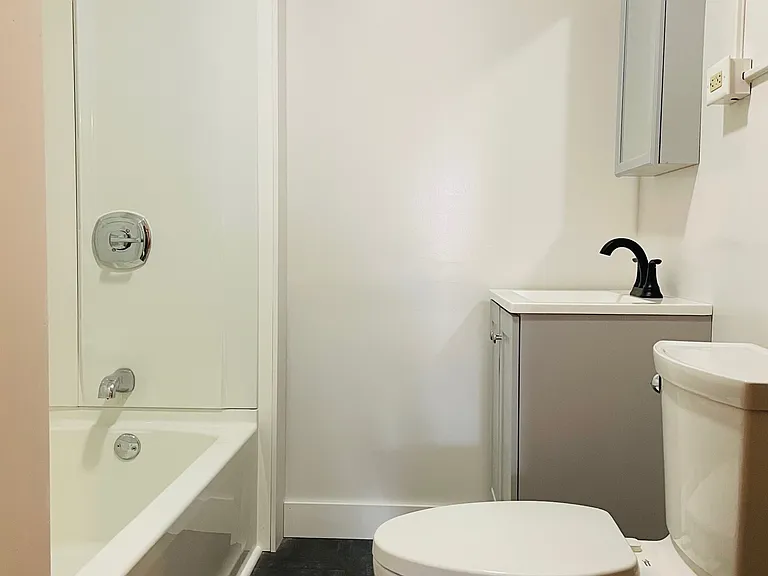 148 Russell St #2 — Photo 10
