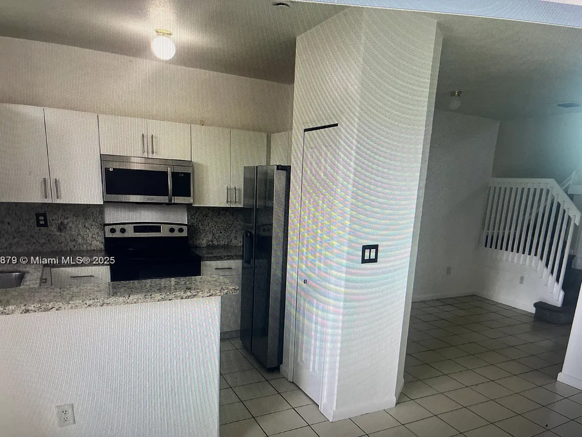 Building Photo - 2508 SE 14th Ave #287