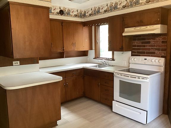 3rd image of 1800 Kosciuszko Ave