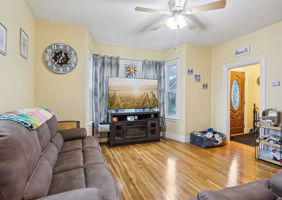 15 Vernon St, Whitman, MA 02382 Zillow