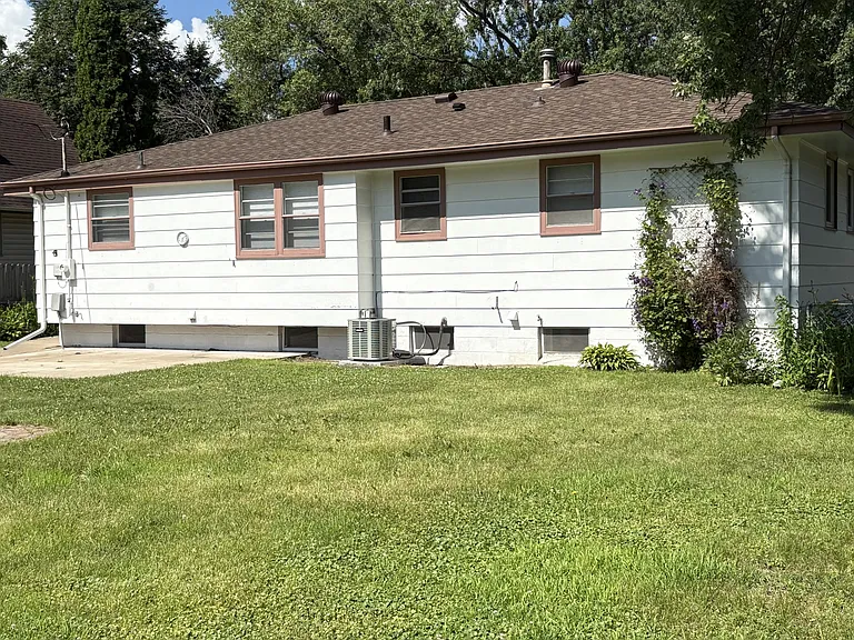 4264 Vera Cruz Ave N — Photo 3