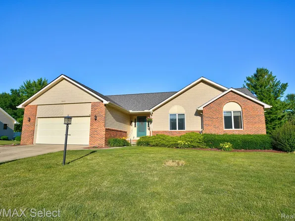 3217 Kings Brook Dr, Flushing, MI 48433
