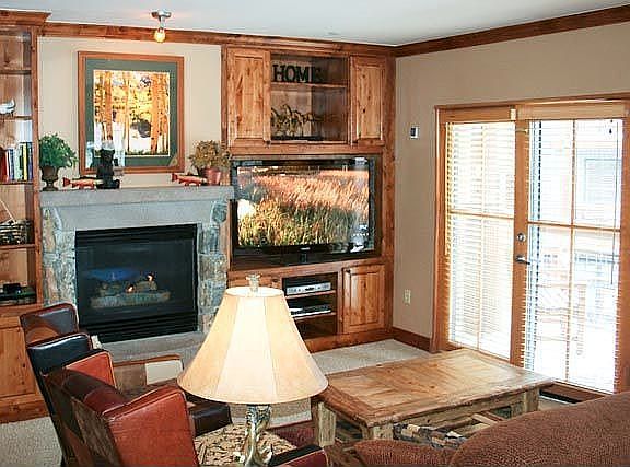 Great room 52" LCD TV HD, Cable & DVR, Blu-ray * balcony overlooks village