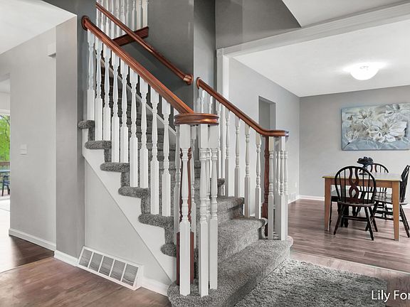 3rd image of 1298 Bentree Dr SE