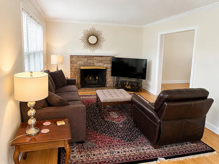 3309 Highwood Dr SE — Photo 3