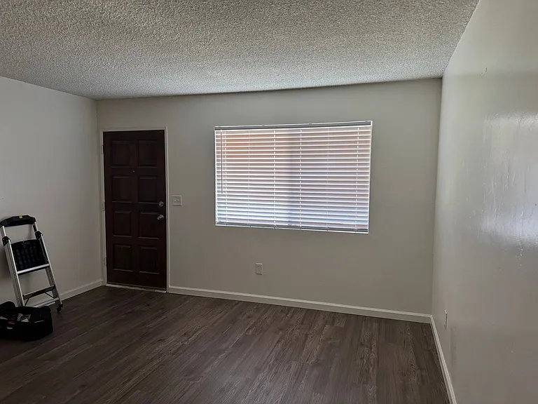 6812 Klamath Way — Photo 2