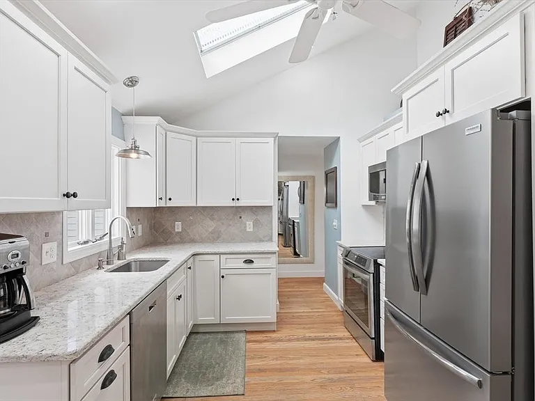 223 Edgewater Dr — Photo 13