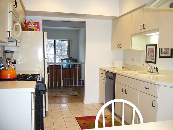 5th image of 546 W Parkside Dr #3A1