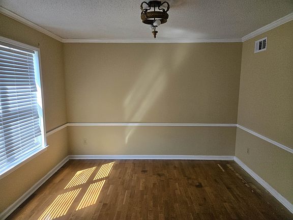 4th image of 4742 Rolling Meadows Dr