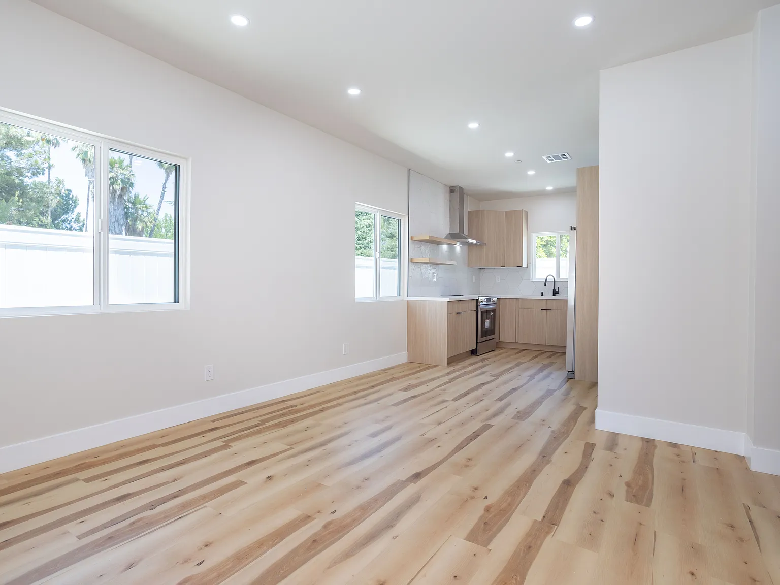 2 bed, 752 sqft, $3,000 — Photo 3