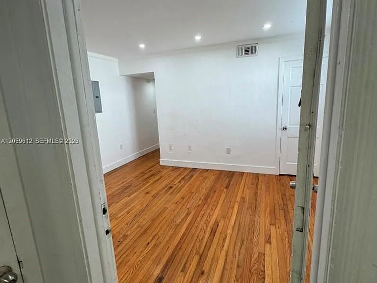 15 Sidonia Ave #3 — Photo 4