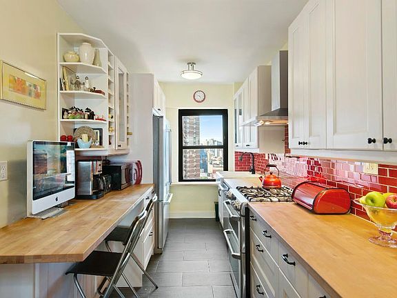 5th image of 266 Broadway APT B1706