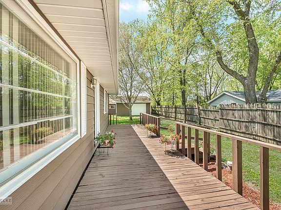 Expansive front deck to enjoy this summer.