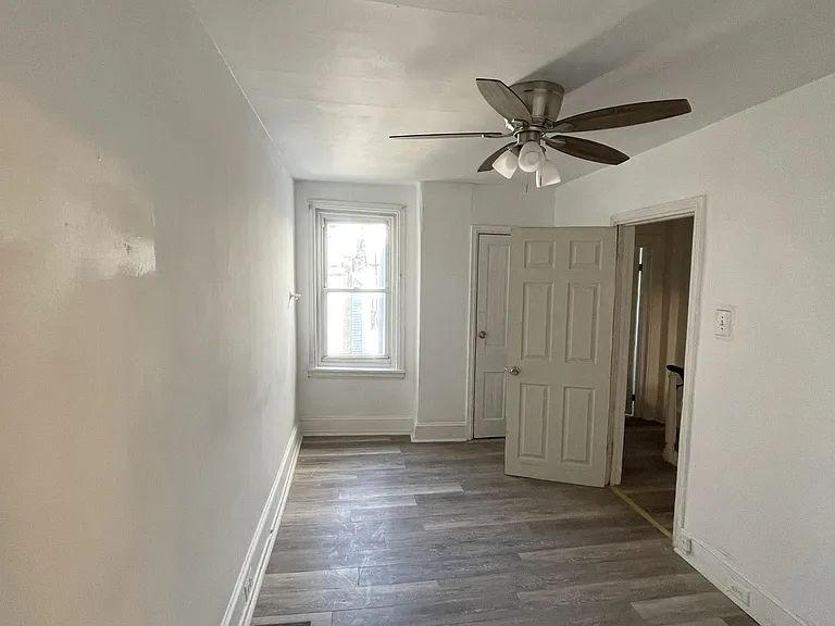 412 N Holly St — Photo 1