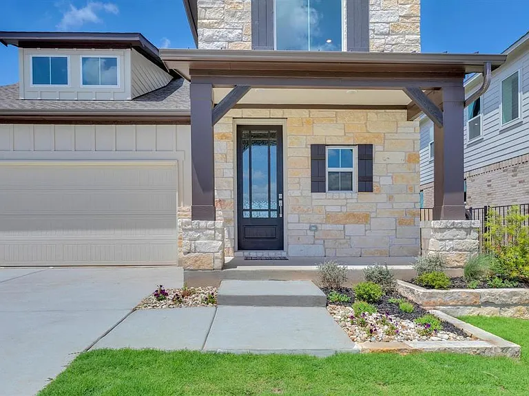 324 Amista Dr — Photo 3