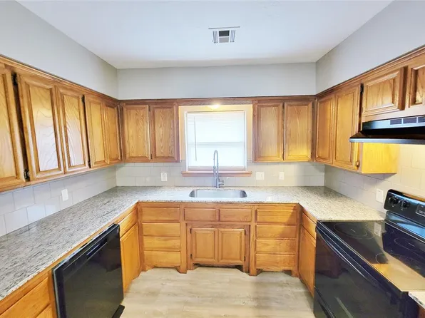1506 S 6th St, Chickasha, OK 73018