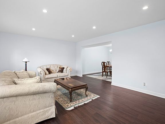 4th image of 1293 W New Britton Dr