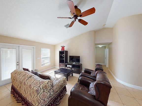 5th image of 856 SW Tulip Blvd