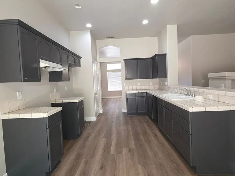 918 Desert Breeze Way — Photo 13