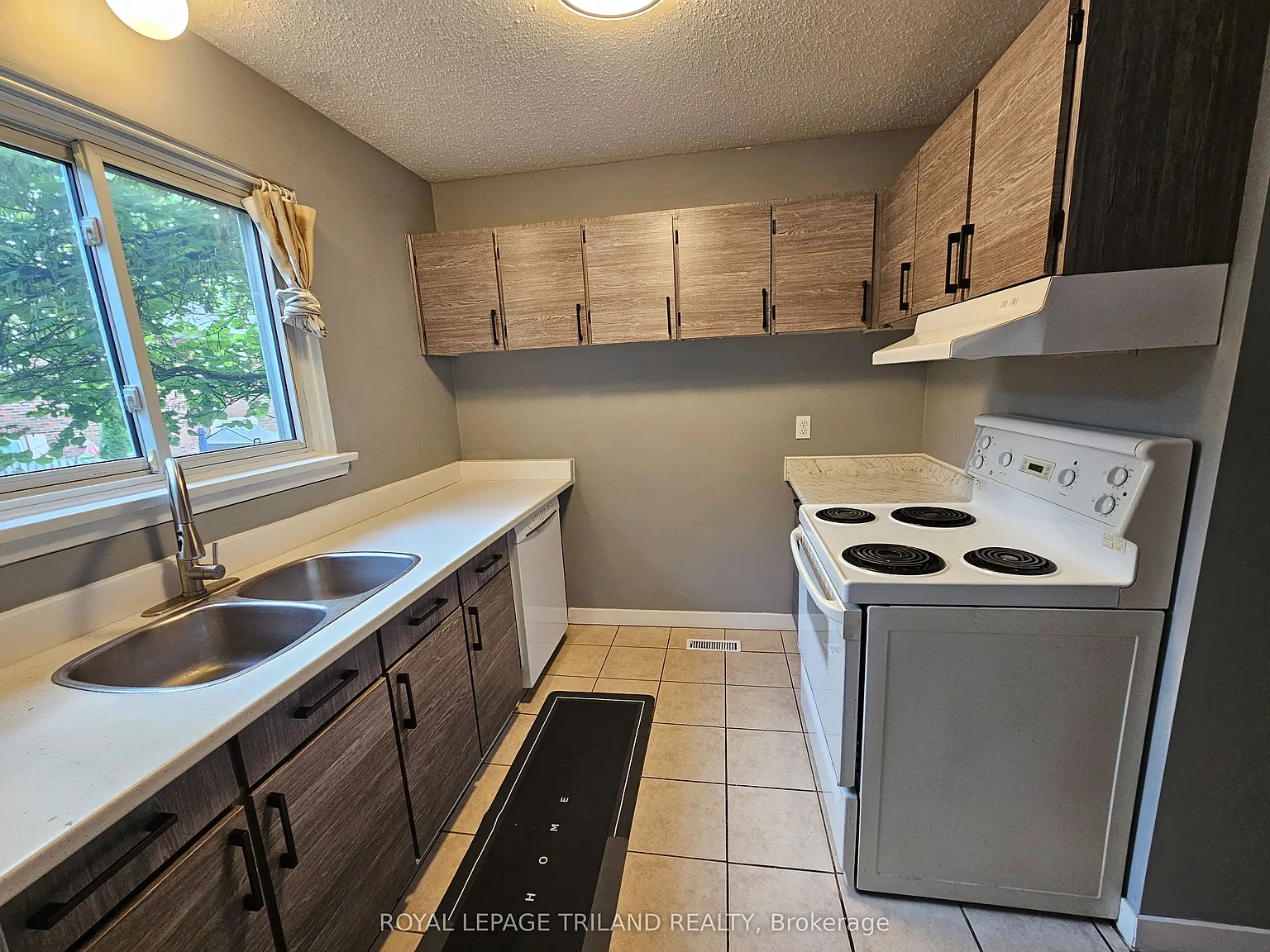 3 bed, $2,200 — Photo 3