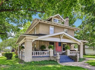 829 E 1st North St, Carlinville, IL 62626