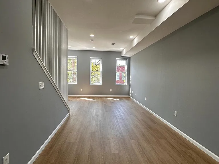 1927 Druid Hill Ave #2 — Photo 4