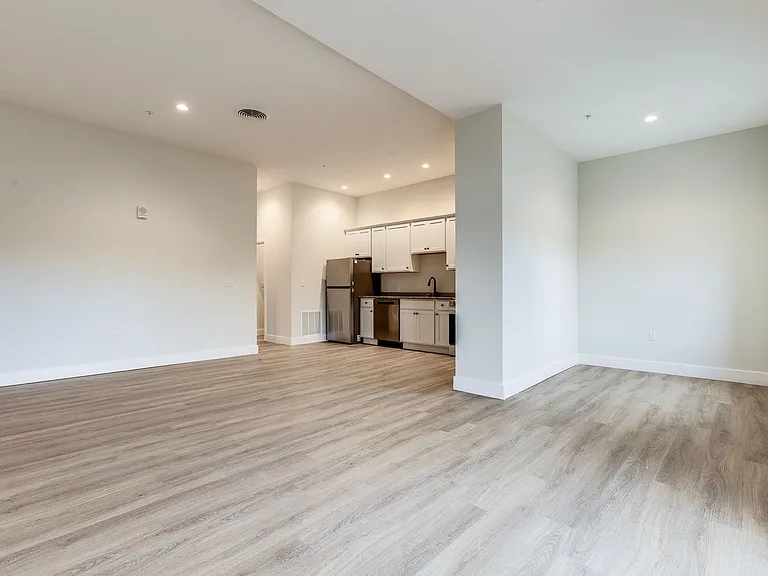 NOW LEASING - GALLERY GARDEN APTS — Photo 7
