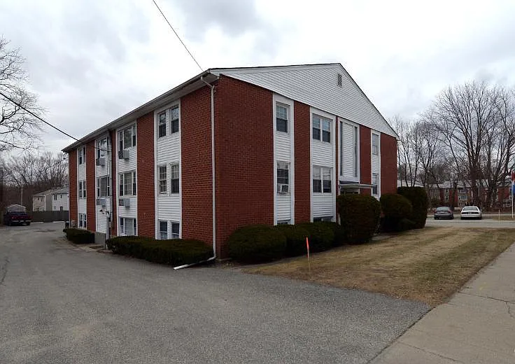 Evergreen Apartments — Photo 10