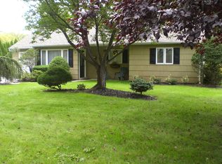 14 Pitcairn Rd, Livingston, NJ 07039