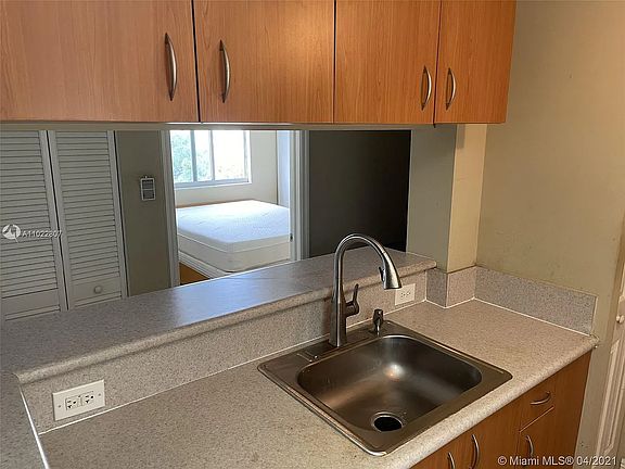 5th image of 816 NW 11th St APT 704