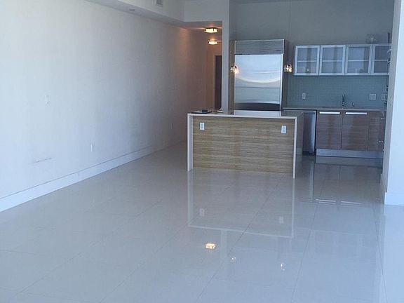 3rd image of 2020 N Bayshore Dr #1313