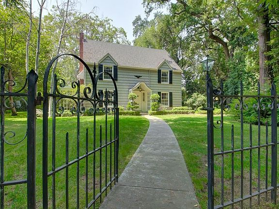2nd image of 60 College Park