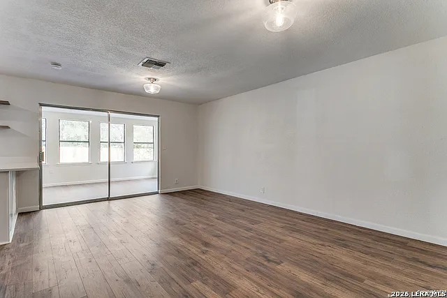 8214 Banbury Dr — Photo 8