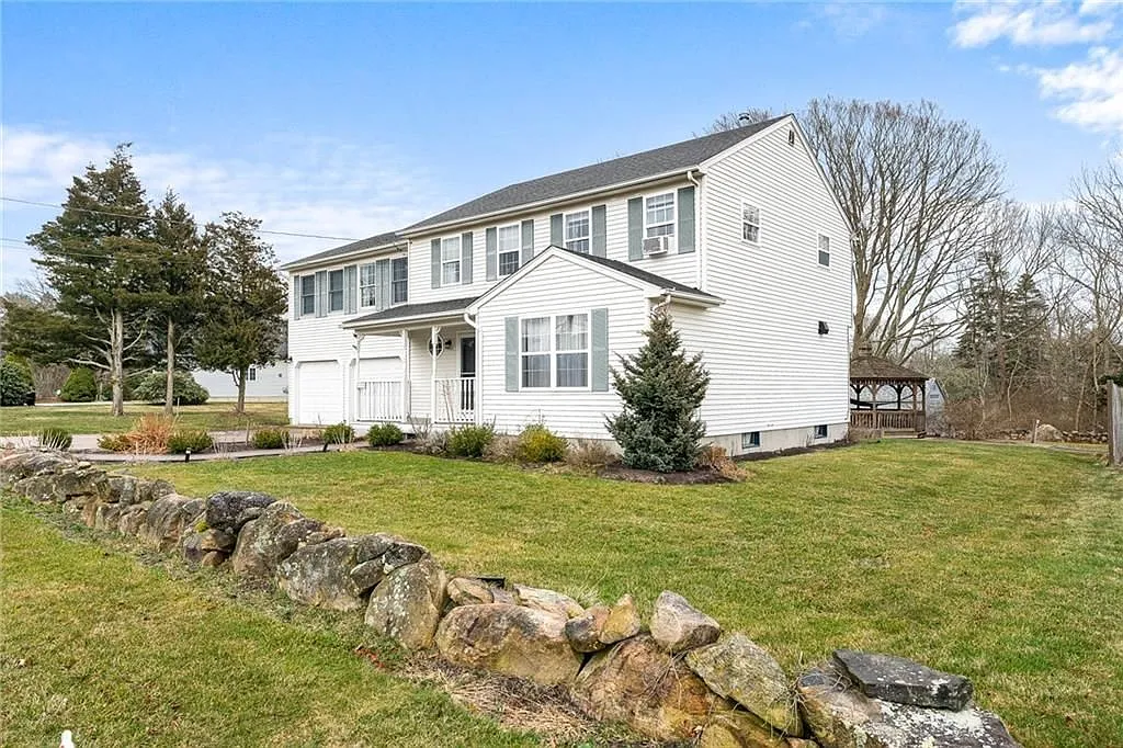 3 bed, 2.0 bath, 1987 sqft, $3,600 — Photo 2