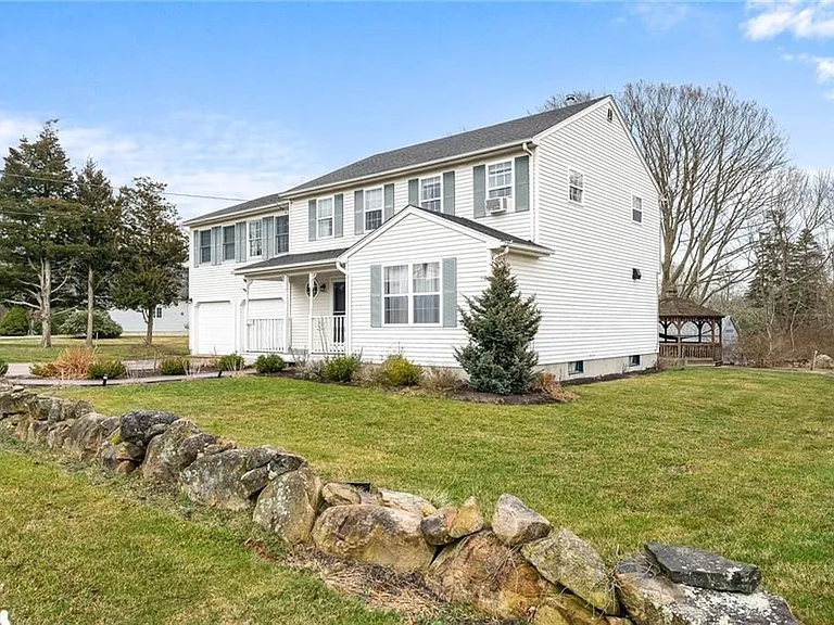 6 Pickering Dr — Photo 2