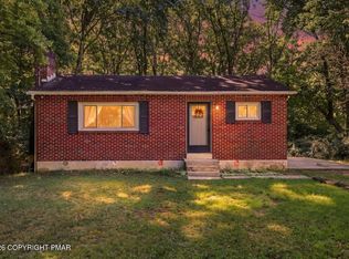 8827 Twin Lake Dr, Kunkletown, PA 18058