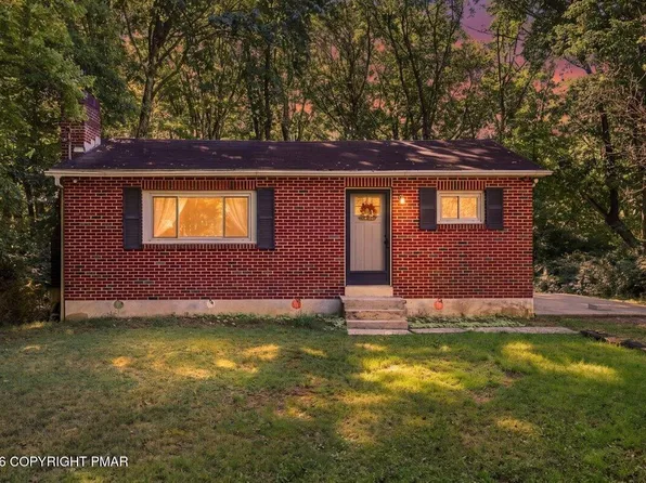 8827 Twin Lake Dr, Kunkletown, PA 18058