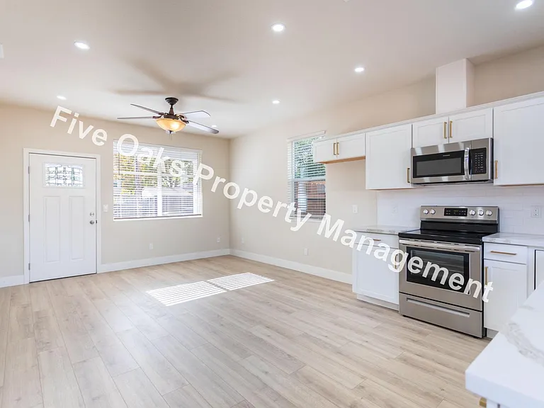811 1/2 Natoma St — Photo 5