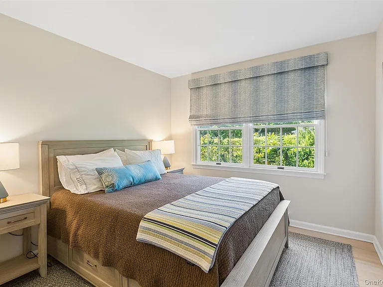 570 Hippodrome Dr — Photo 11