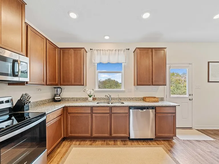 10643 W Military Dr #33 — Photo 12