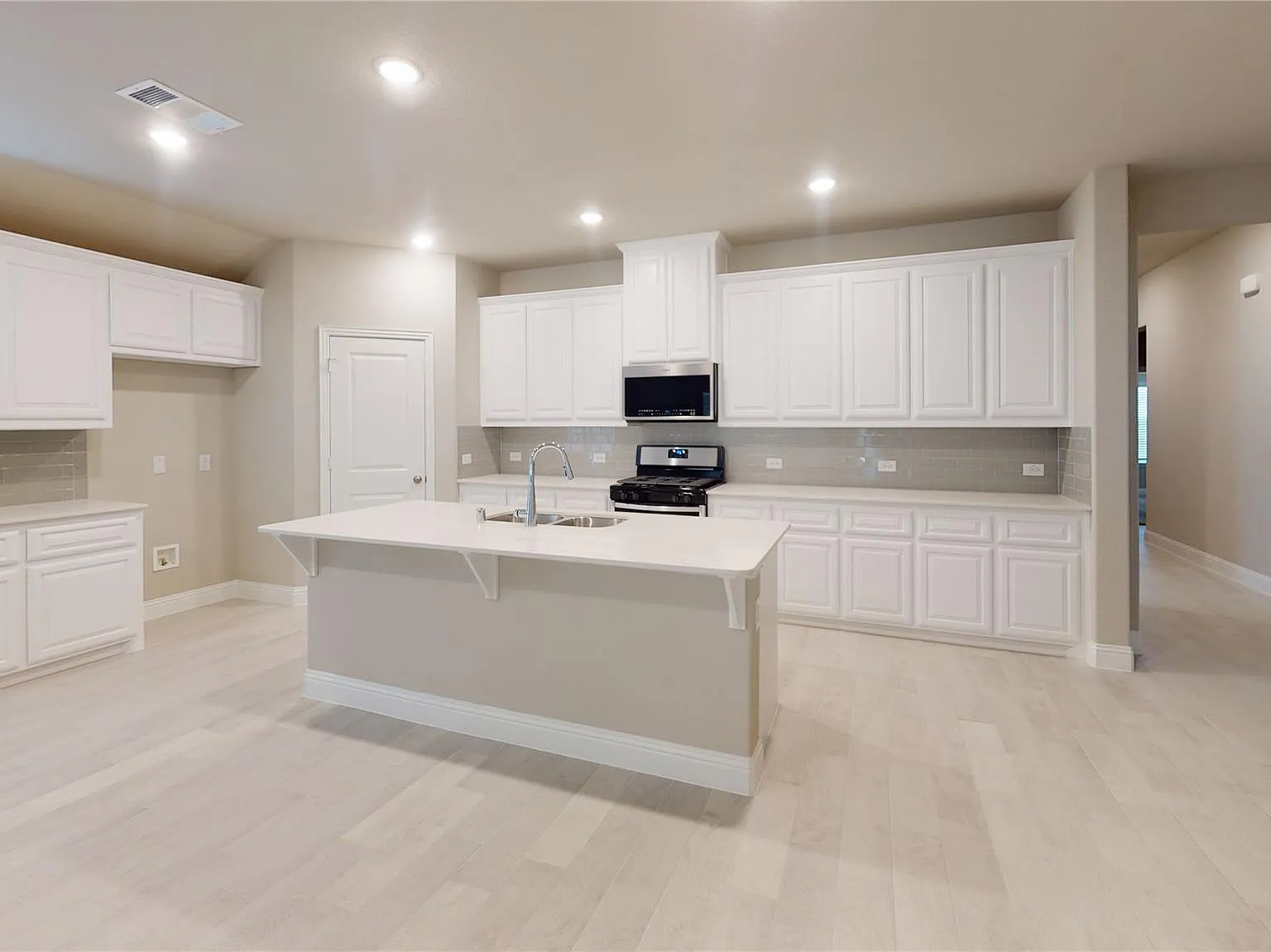 4 bed, 2174 sqft, $2,500 — Photo 2
