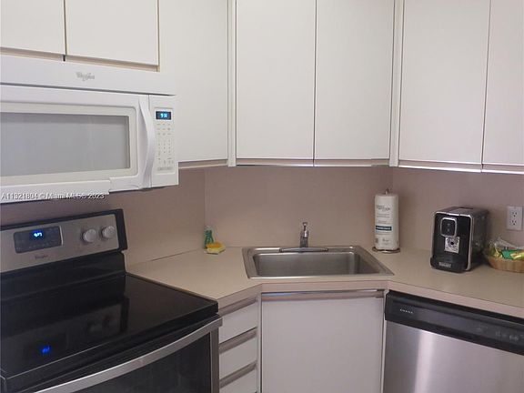 4th image of 5225 Collins Ave APT 707