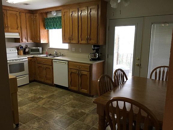 4th image of 231 Perry St