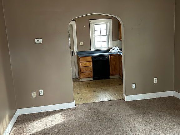 3rd image of 1544 N Taylor Ave