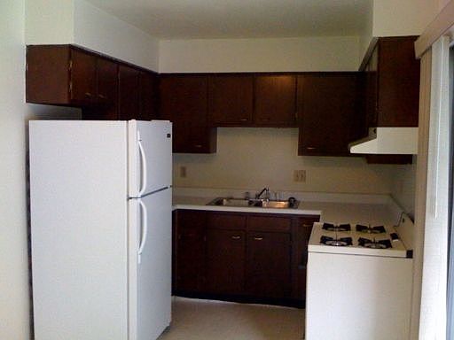 2nd image of 79 Lakeshore Dr APT 33